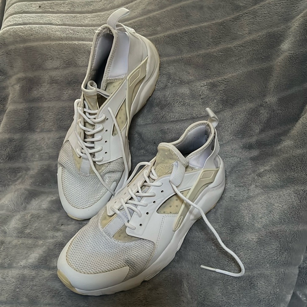 Mens white Nike huaraches